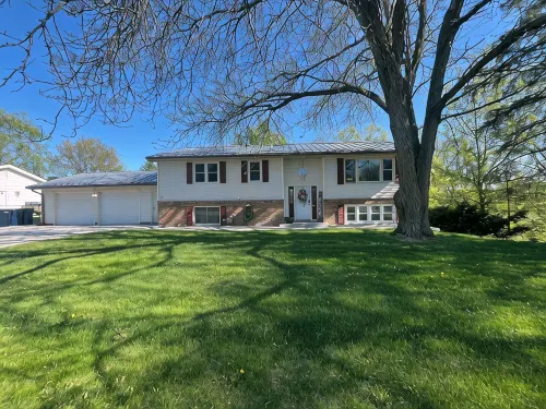 Charming 3-Bedroom with Hot Tub - 3-Star
