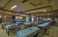Hotel Naz Garden - 朝食