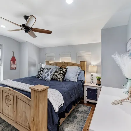 Charming 3-bedroom townhome with AC, WiFi in lovely Port Aransas