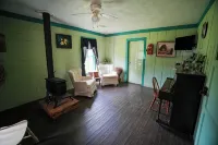 Old Fashioned 1930s Country Cottage Retreat in Plantersville - Near TX Ren Fest