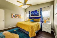 View Fireworks, Restaurants, Stadiums, Heated Pool - 3-Star