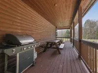 Secluded & Tranquil Retreat for 14 in the Poconos – Firepit/Games/Stargazing+ Hotels in Lake Ariel