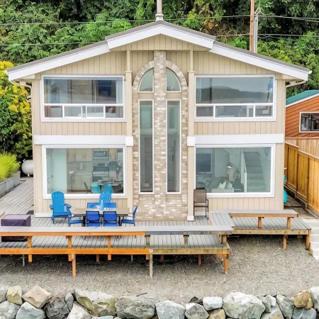 Beachfront, Water & Mountain Views, Epic Deck on Whidbey Island!