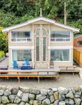 Beachfront, Water & Mountain Views, Epic Deck on Whidbey Island!