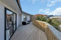 Pet-Friendly Deck Retreat w/ Marina Views! - gimnasio