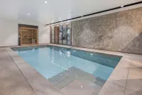 1BR Alpha APT - Central Stay, Top Amenities - Homestays