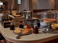 Aparthotel Adagio Access Paris Nanterre la Défense - breakfast