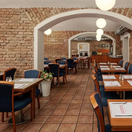 Hotel Ambiance Отели рядом с достопримечательностью «Ботанические сады»