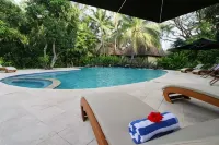 The Fiji Orchid - Pool