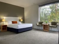 Cosmopolitan Hotel and Apartments