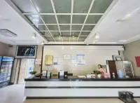 Laohekou Traffic Hotel - parking