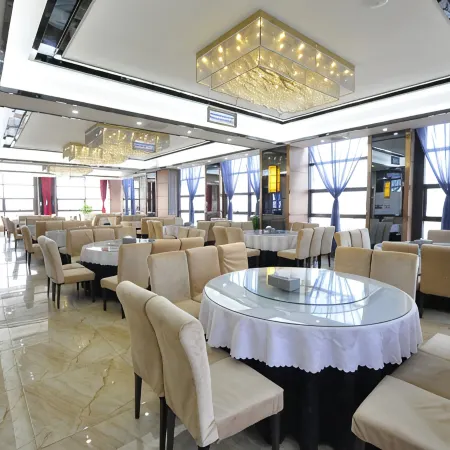 Mingchun International Holiday Hotel Отели рядом с достопримечательностью «Озеро Дяньчи»