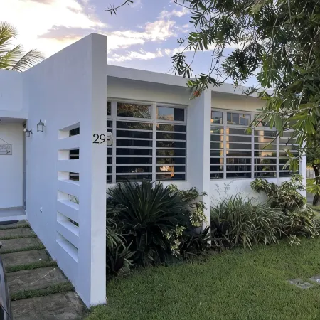 2 BR 2 Bath Walk to Beach and 3 Restaurants Bars by Blackeagle marina.