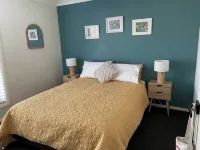 On the Park-Modern 4 Bedroom 3 living Area Home 100m to Parks a& Shopping Centre - boutique