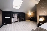 West Hotel - ที่มีที่จอดรถ