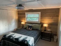LAKESIDE LOOKOUT: Experience stunning views, Endless Shorline, Family Retreat.