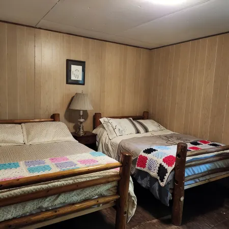 2 bedroom lakefront cabin on Crow Lake #6 Bull Moose Lodge