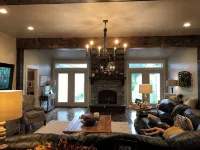 Modern Farmhouse on 6 acres, 7 bedrooms, with a pool. - 4 étoiles