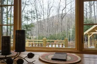 Private Log Cabin Hot Tub + Fire Pit • Peaceful • Near Hendersonville