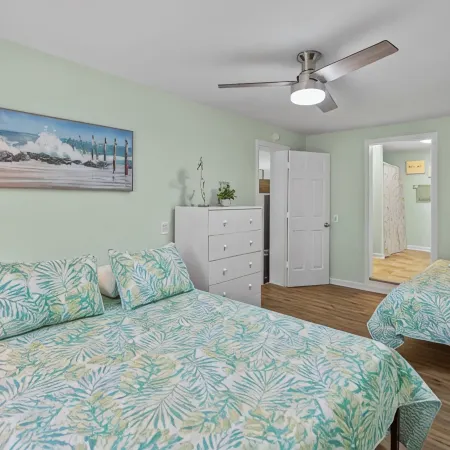 "Sand Dollar Suites" Suite 4: A Short Stroll from Our Sandy Shores!