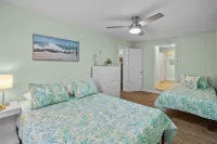 "Sand Dollar Suites" Suite 4: A Short Stroll from Our Sandy Shores!