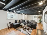 Cozy 5BR Chicago Retreat Sleeps 10 Hotels near Bronzeville Children's Museum