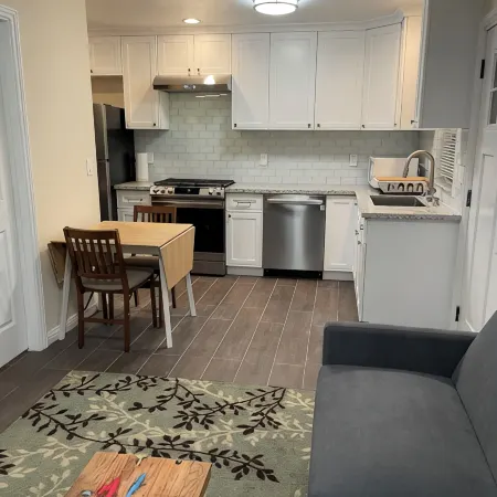 Charming 1-bedroom cottage with AC near Piedmont and Lake Merritt. Pet friendly!