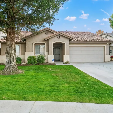 Newly Furnished Home in Safe Quiet Neighborhood with Pool Near Shops & Dining