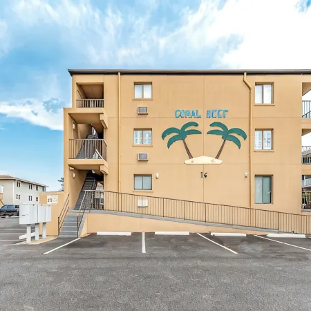 Luxurious Ocean Block midtown condo with private balcony