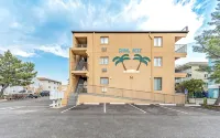 Luxurious Ocean Block midtown condo with private balcony