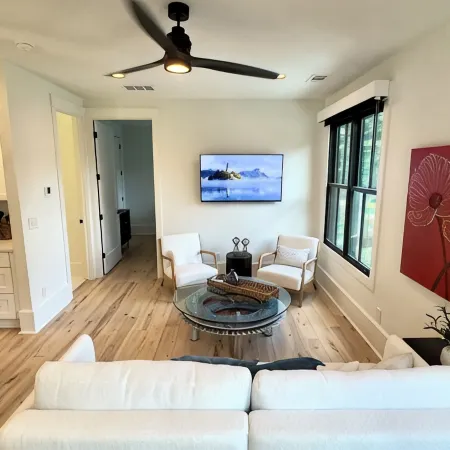 Clean, Stylish 1 Bedroom Apartment - Minutes from Downtown Alpharetta/Avalon