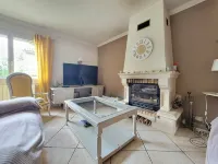 Family Home with Jacuzzi, Swimming Pool and Gym