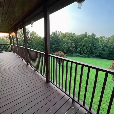 5 Acre 3 Bedroom Cabin Next Door to Troubadour