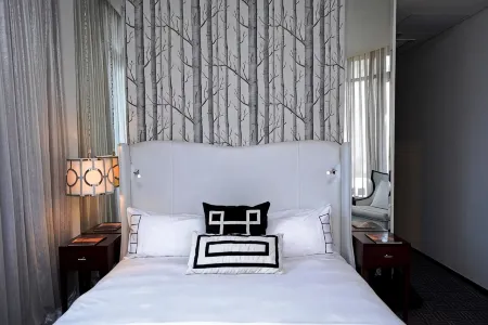 Davinci Hotel on Nelson Mandela Square