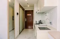 Well Furnished and Comfy Studio Sky House BSD Apartment By Travelio