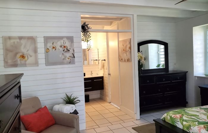Family friendly condo located in Pineapple Village.