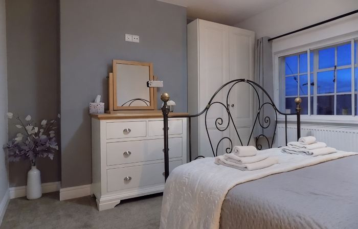 Three-Time Award Winning, Stunning 1700's Grade 2 listed cottage near Stonehenge