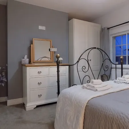 Three-Time Award Winning, Stunning 1700's Grade 2 listed cottage near Stonehenge