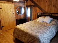 Cozy waterfront cabin on 20 acres - 2 étoiles