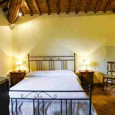 CHARMING APARTMENT WITH POOL - 40 KM FLORENCE, 20 KM SIENA, 15 KM S. GIMIGNANO Rooms