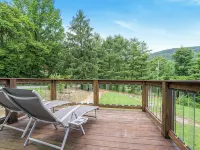 The Blue Llama | Pets OK | Llama Loft | Fire Pit | Fenced Yard | Off Nelson 151 Hotels in Rockfish
