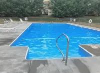 Spacious Townhouse minutes from Village and Slopes with shuttle to mountain - プール