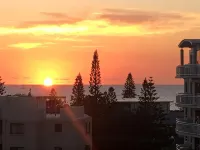 BEACH  Luxury Upmarket 2B 2B unit, OCEAN VIEWS!  250m to BUDDINA BEACH! - Pools