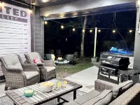 Charming 2 Spacious homes, 6 KingBeds, 2 Hottubs, Mins to St Aug, Pet friendly - บังกะโล