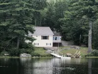 Peaceful Waterfront Toddy Pond Retreat