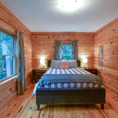 Cabin 114, Luxury 6 bedroom, 3 bath cabin minutes from Downtown Lexington!