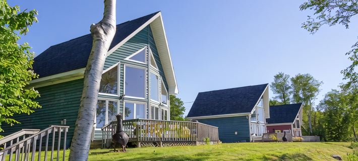 Victorian ocean front cottage on the shores of the highest tides in the world. Hotels in Digby County