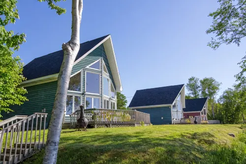 Victorian ocean front cottage on the shores of the highest tides in the world. - 3-Star