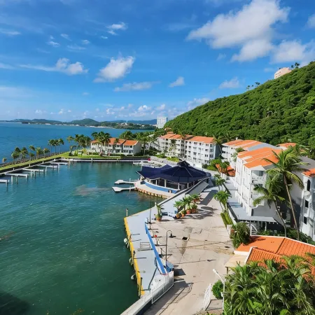 Luxury Oceanfront Studio • Stunning Views • Pool • Balcony + Free Parking