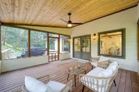 Cozy & intimate cottage w/Luxurious Hot Tub at Blue Ridge Mountains countryside